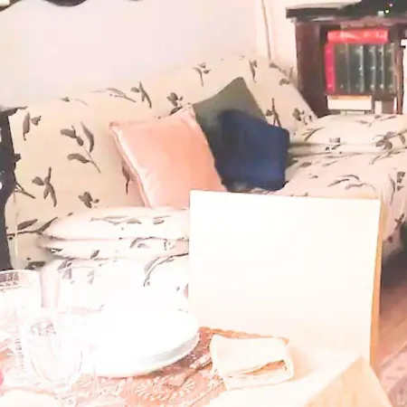 Le Cardinal Le Moine Apartment *